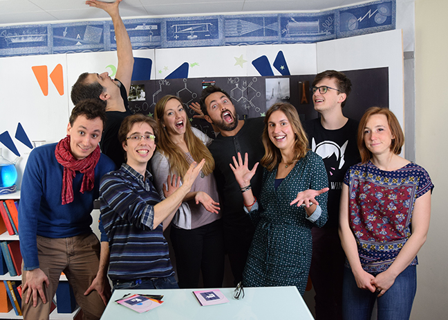 Une partie de l'équipe du Projet Lutetium avec les Youtubers de e-penser, Physics Girl et Veritasium à l'ESPCI Paris