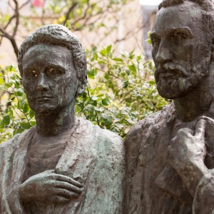 Statue_Pierre_&_Marie_Curie